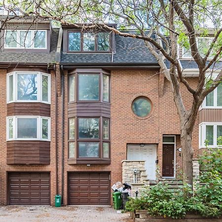 Beautiful Property In Downtown Core Close To Subway Station! Toronto Exterior photo