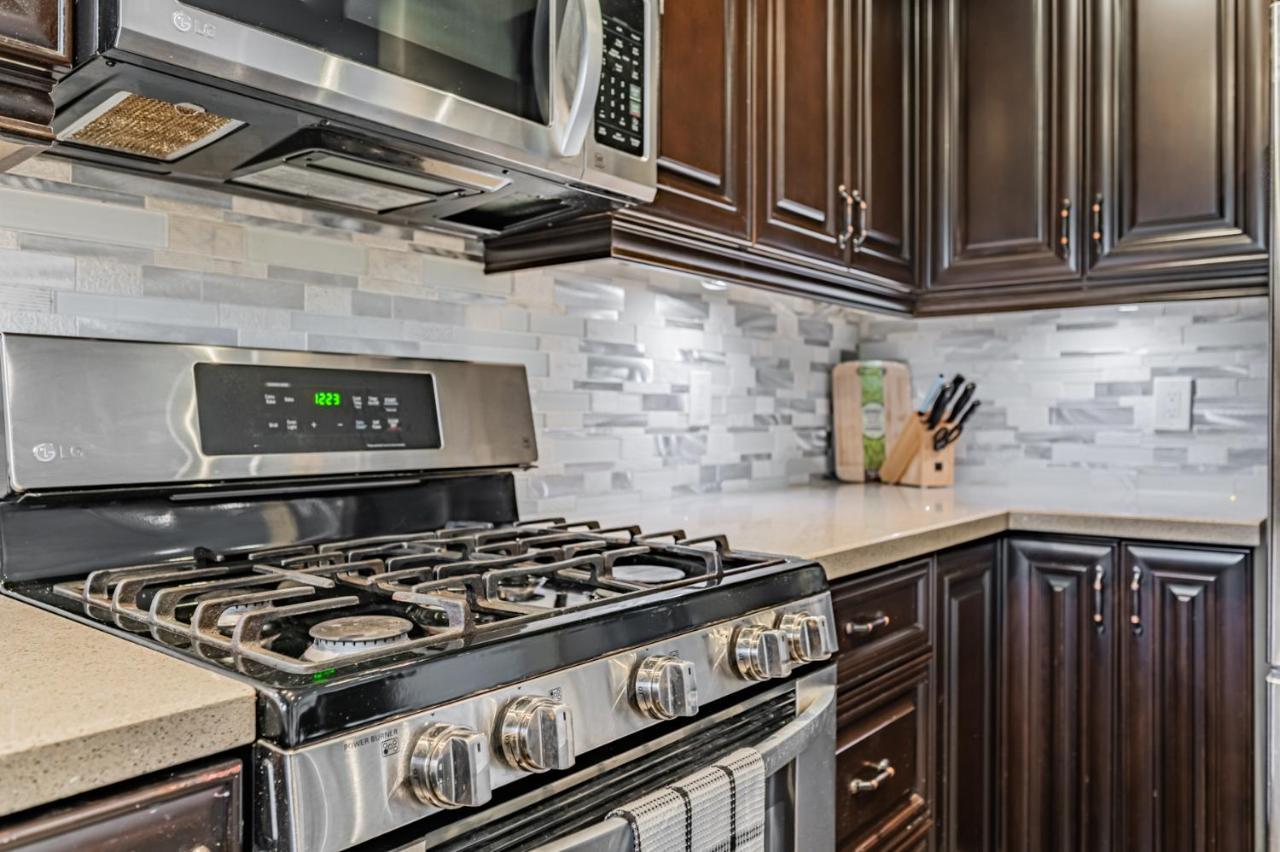 Beautiful Property In Downtown Core Close To Subway Station! Toronto Exterior photo
