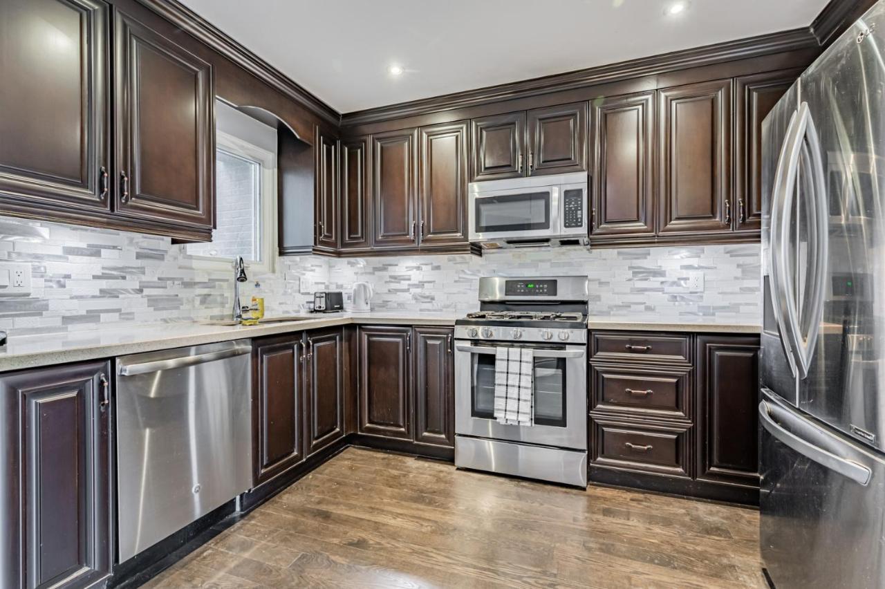 Beautiful Property In Downtown Core Close To Subway Station! Toronto Exterior photo