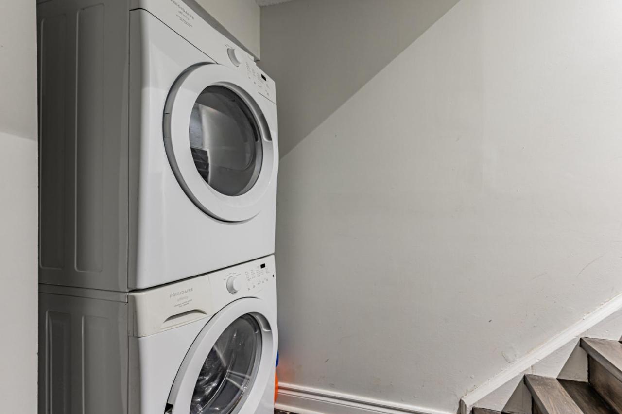 Beautiful Property In Downtown Core Close To Subway Station! Toronto Exterior photo