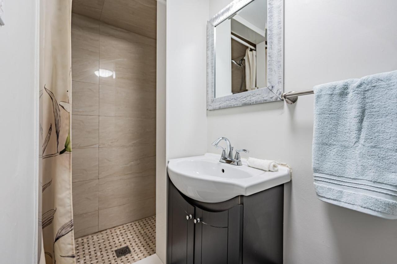 Beautiful Property In Downtown Core Close To Subway Station! Toronto Exterior photo