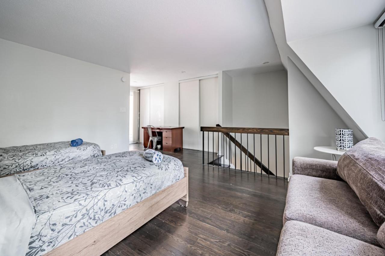 Beautiful Property In Downtown Core Close To Subway Station! Toronto Exterior photo