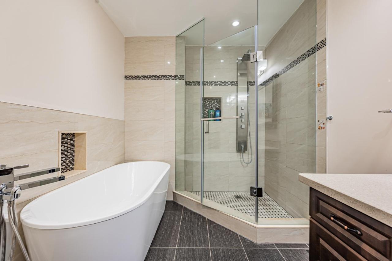 Beautiful Property In Downtown Core Close To Subway Station! Toronto Exterior photo