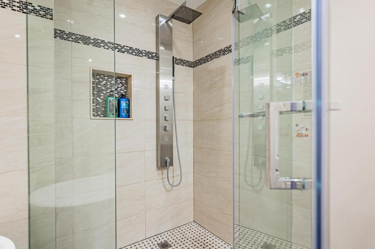 Beautiful Property In Downtown Core Close To Subway Station! Toronto Exterior photo