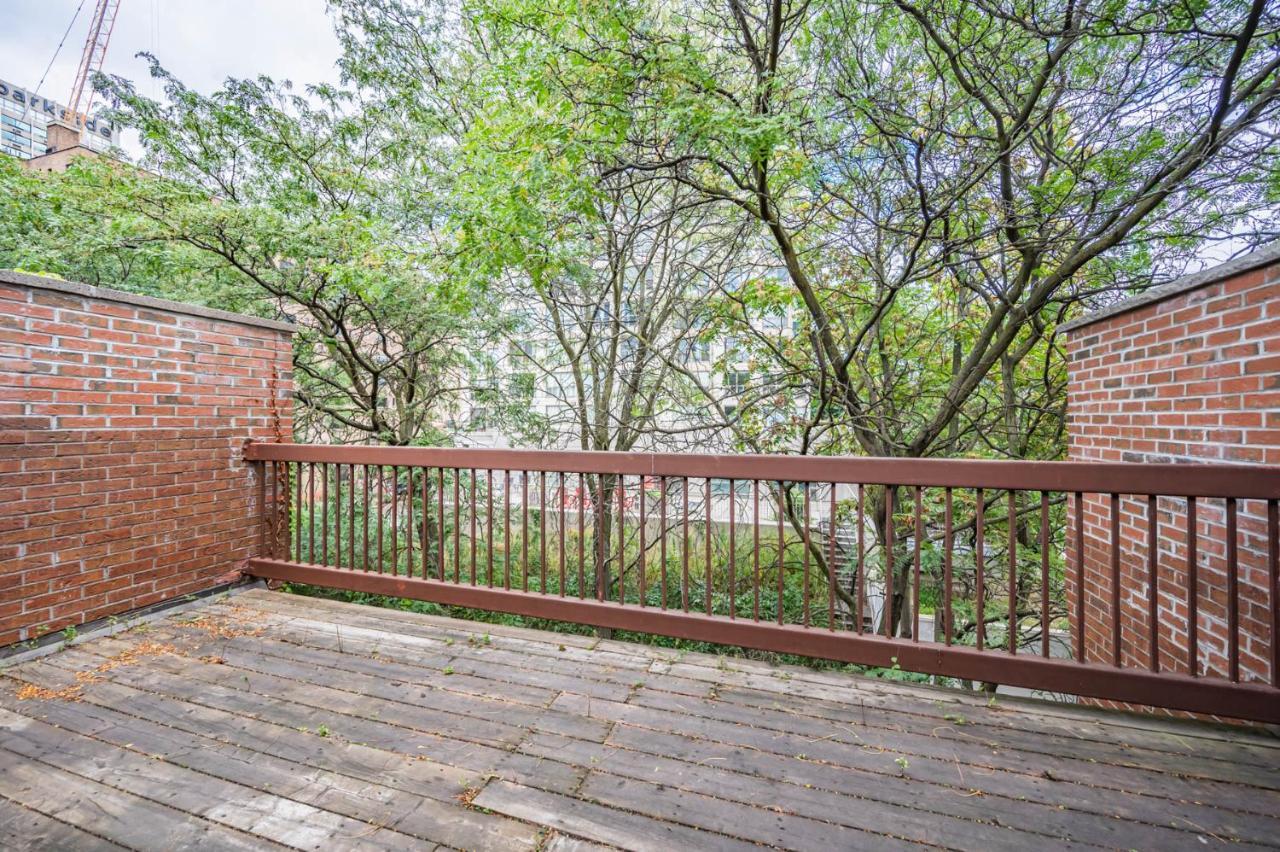 Beautiful Property In Downtown Core Close To Subway Station! Toronto Exterior photo