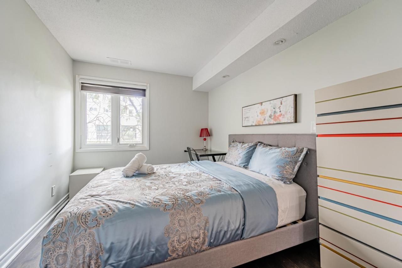 Beautiful Property In Downtown Core Close To Subway Station! Toronto Exterior photo