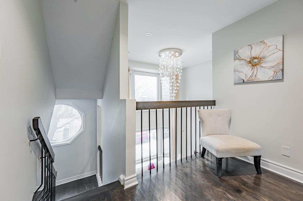 Beautiful Property In Downtown Core Close To Subway Station! Toronto Exterior photo
